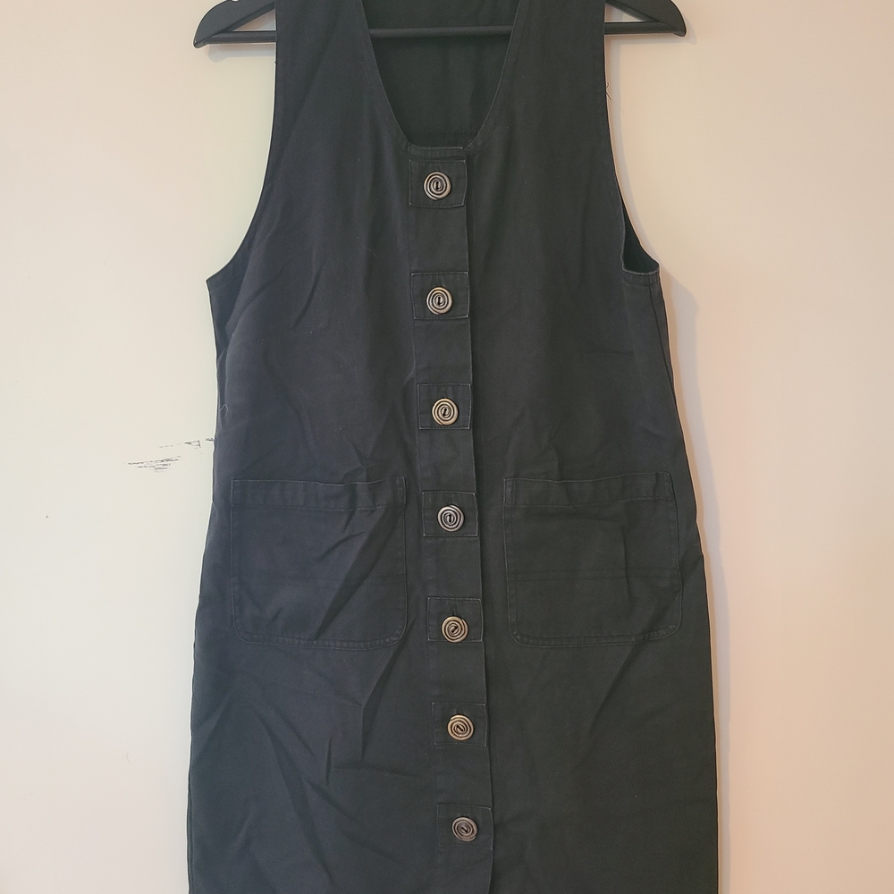 Chic Black Sleeveless Button-Front Dress